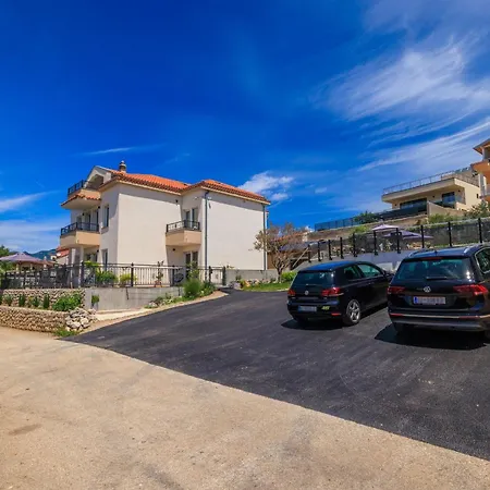 Jozic * 茨里克韦尼察